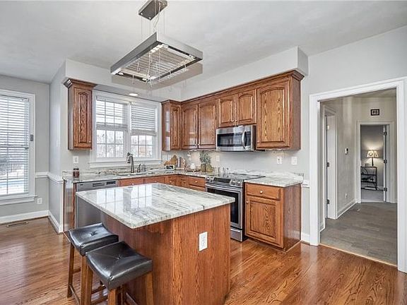 5th image of 916 Churchill Dr