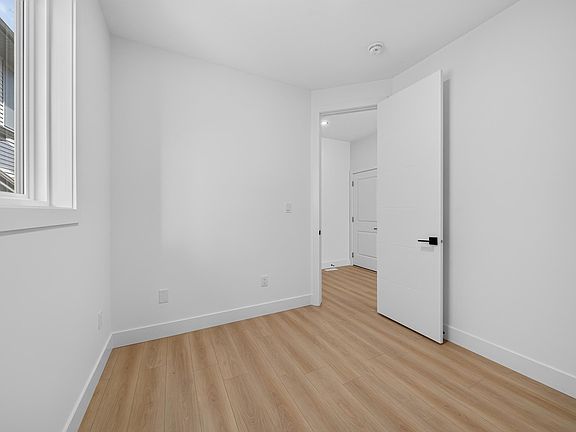 5th image of 17623 67th St NW