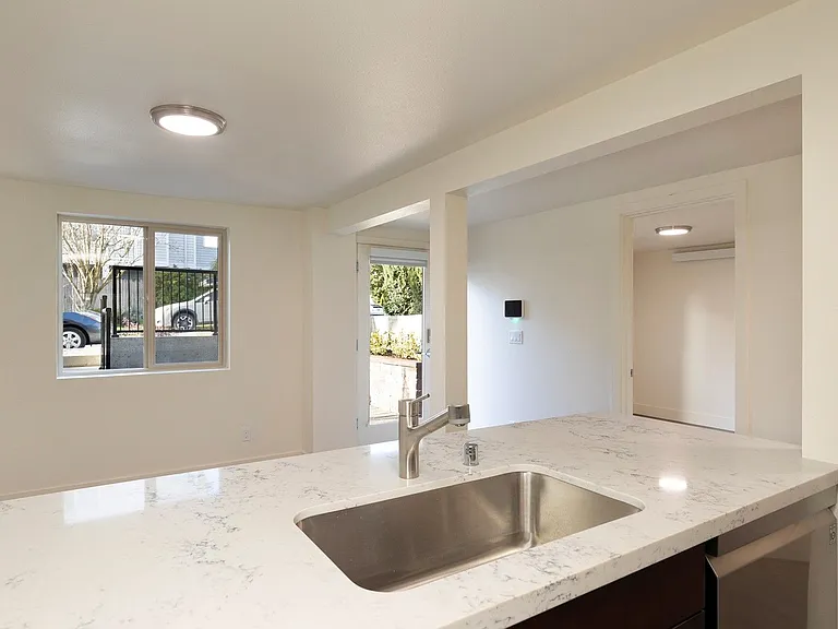 Seattle 3 Bedroom Apartment for Rent | Newly Remodeled Home with In-Unit Washer/Dryer, Private En... — Photo 26