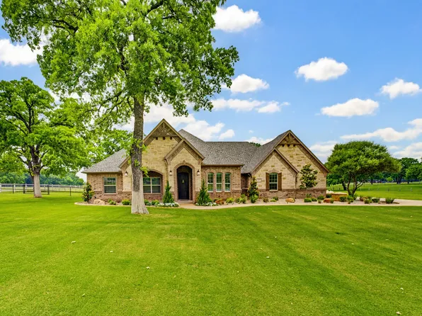 105 Las Brisas Dr, Decatur, TX 76234