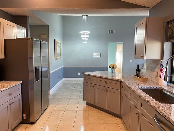 5th image of 117 NE Sagamore Ter #1