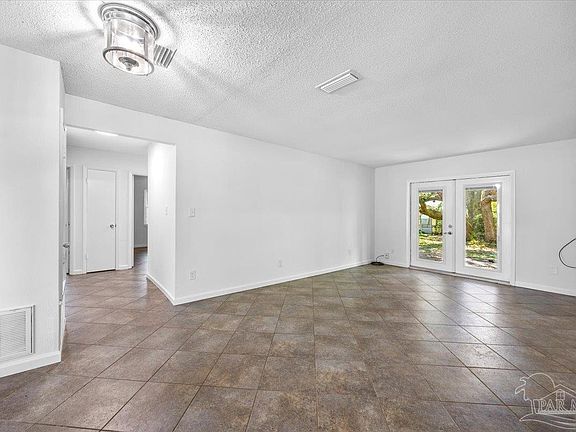 5th image of 115 Bear Dr