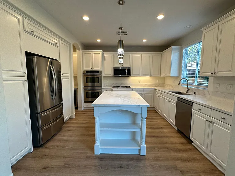 1523 Clifftop Ave — Photo 5