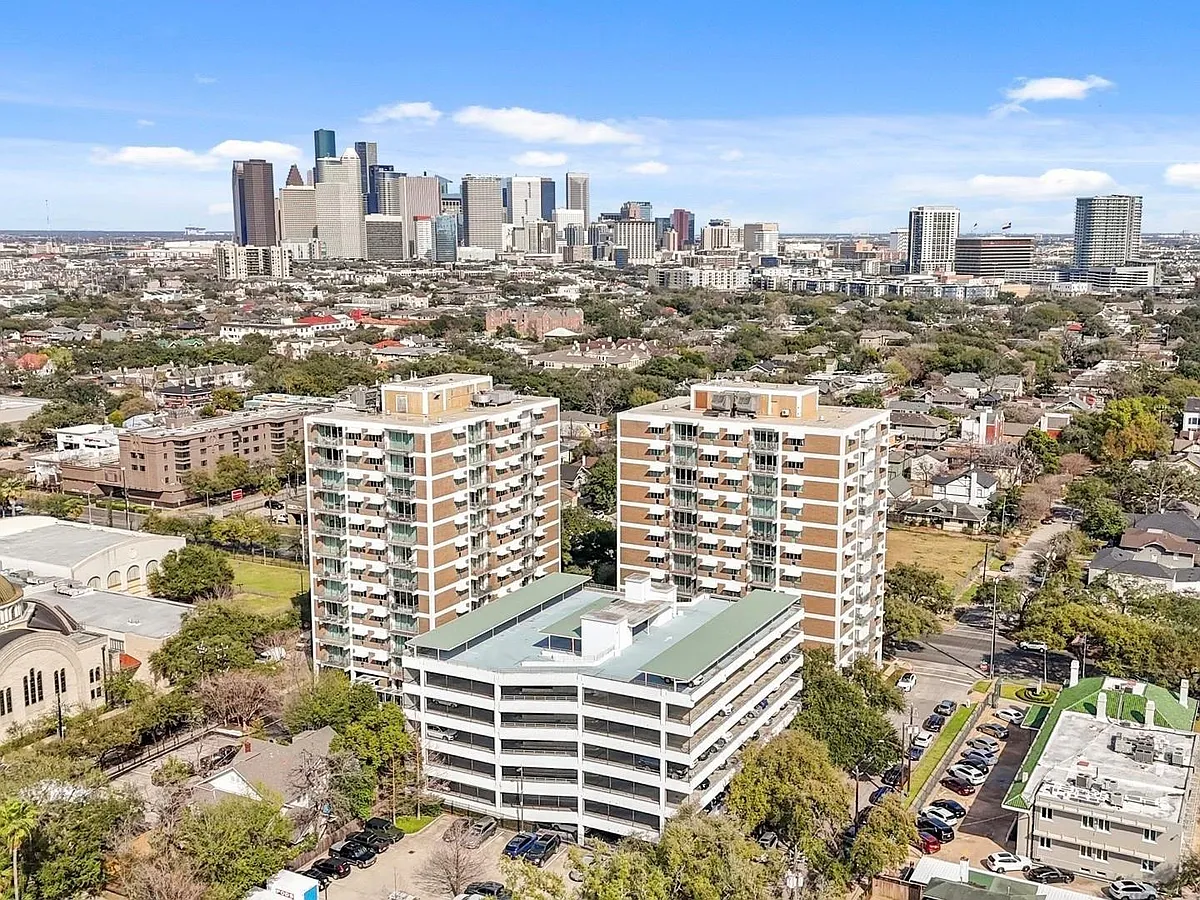 Photo 2 of 25 - 3600 Montrose Blvd #607 - Houston, TX Building Photo - 3600 Montrose Blvd #607