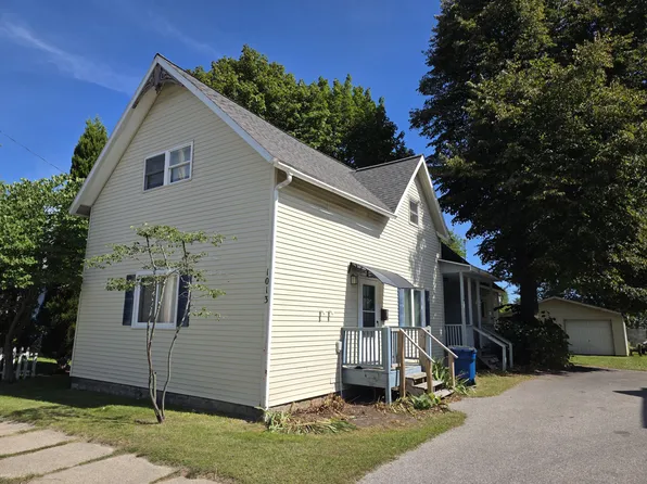 1013 Vine St, Manistee, MI 49660
