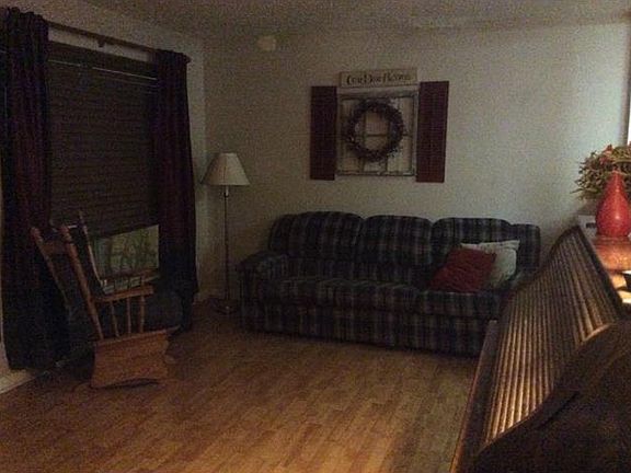 3rd image of 917 Calvin Dr