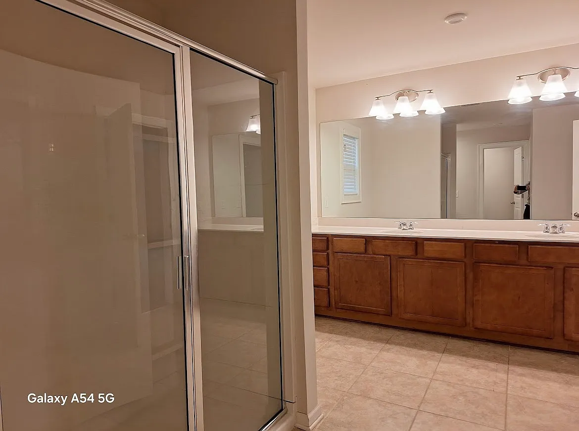 5 bed, 2868 sqft, $2,499 — Photo 4