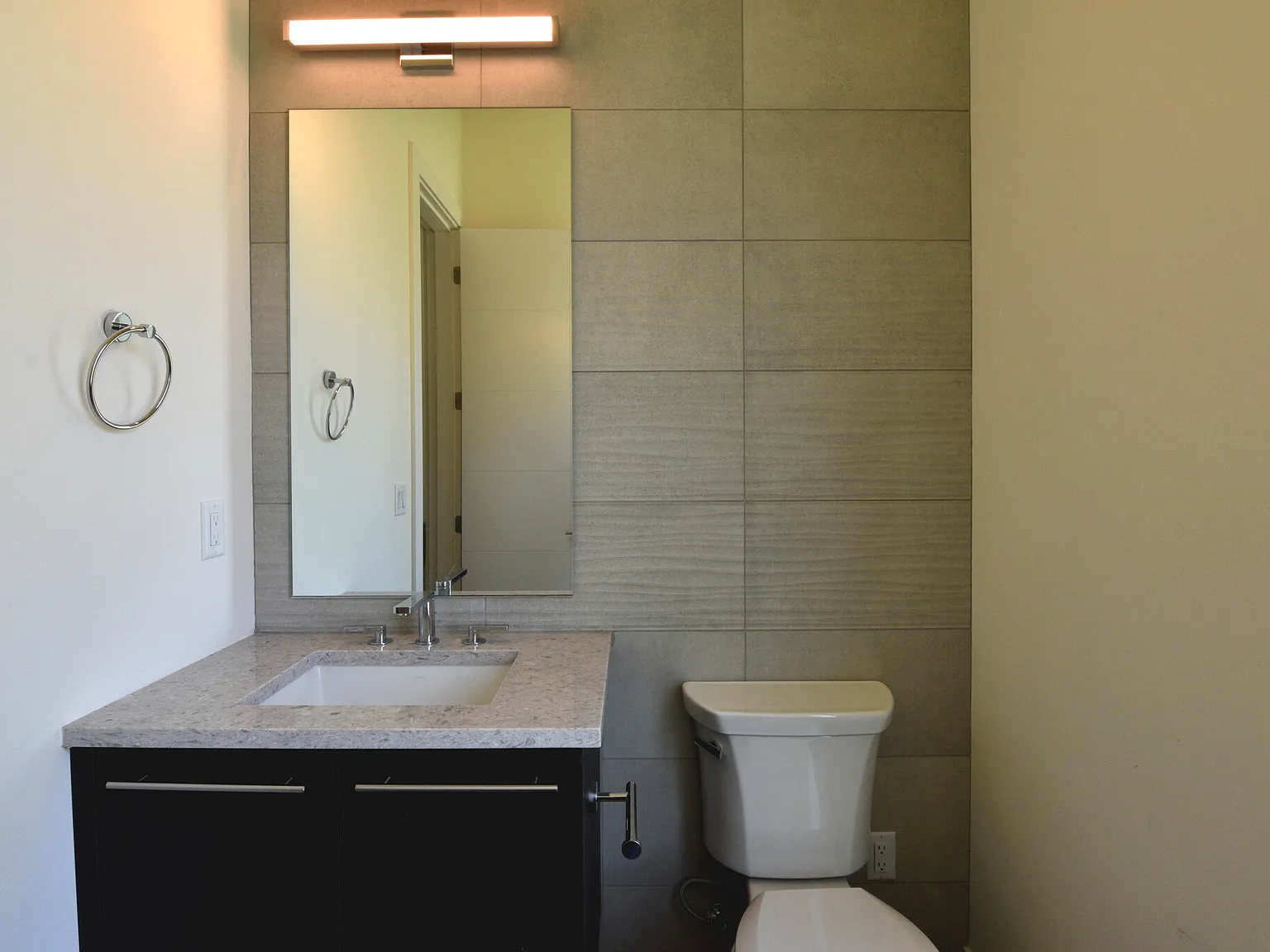 4 bed, 2.5 bath, 2450 sqft, $5,600 — Photo 3