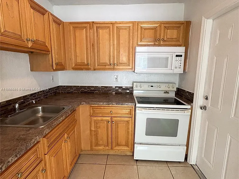 8287 NE Miami Ct #101 — Photo 4
