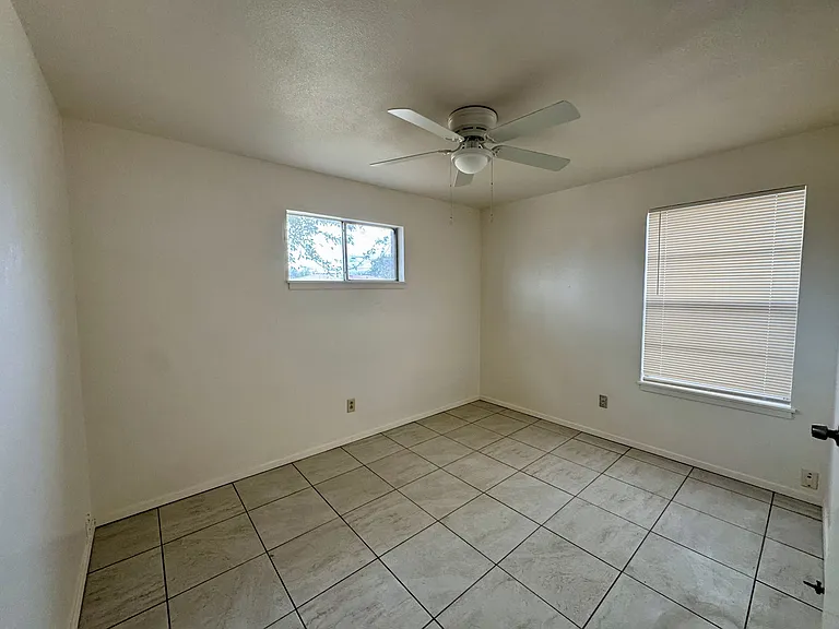 1104 Siesta Dr — Photo 18