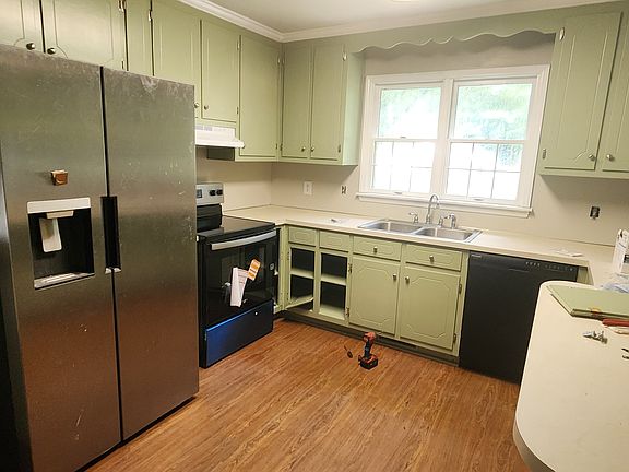 4th image of 2630 Crescent Hill Dr