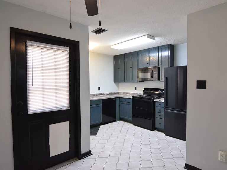 2518 Skyline Dr — Photo 5