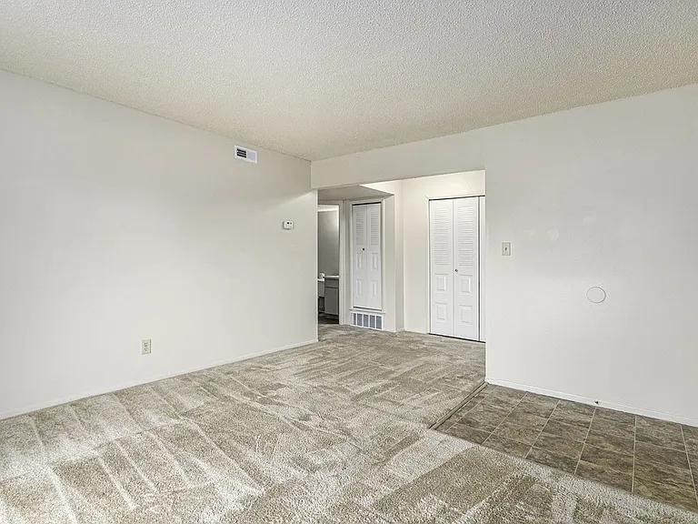 West Wind Apartments — Photo 9