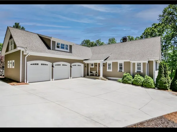 270 Waterstone Dr, West Union, SC 29696