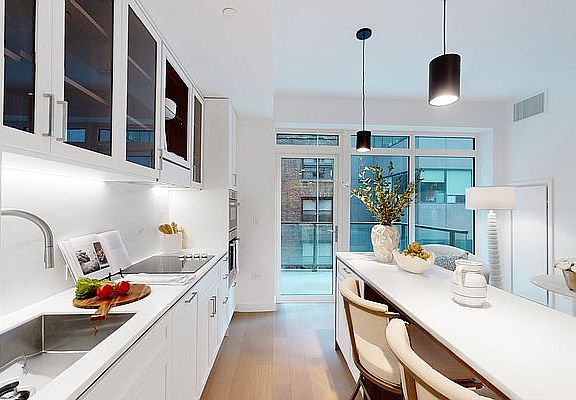 3rd image of 115 E 55th St APT 8D