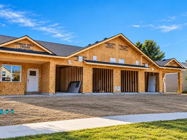 5463 N 55th Ave #3, Lacombe, AB T4L 1M1