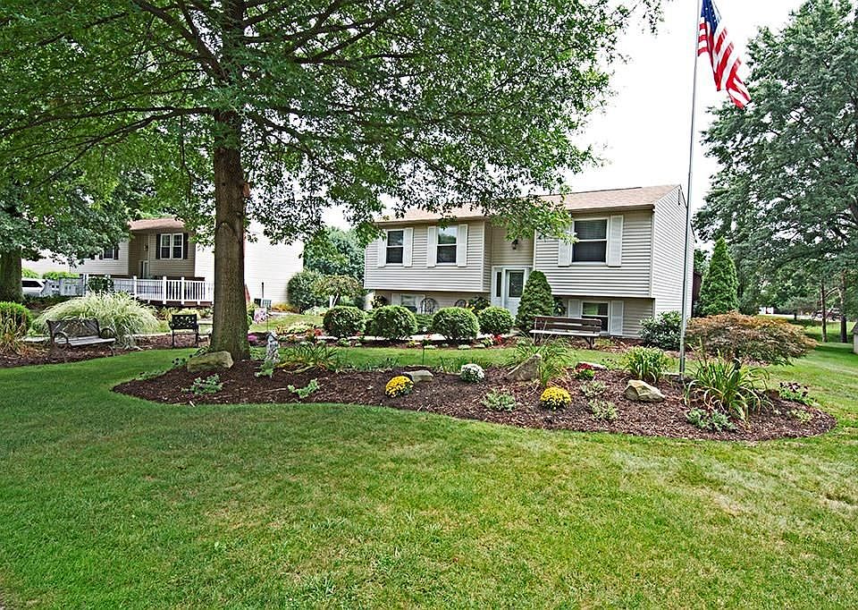 1st image of 6 Wheatfield Dr