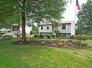 6 Wheatfield Dr, Cranberry Township, PA 16066