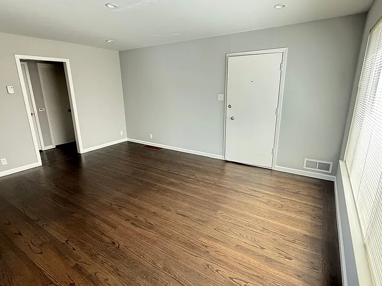 610 Ansel Rd — Photo 5
