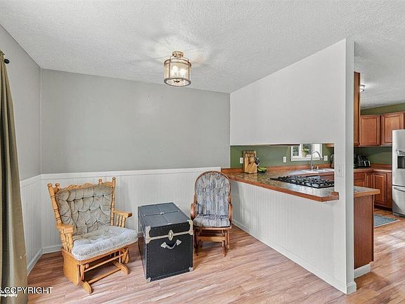 5th image of 3166 N Tamarak Ave