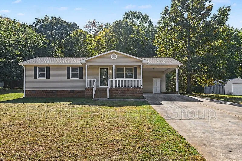225 Pineland Ave