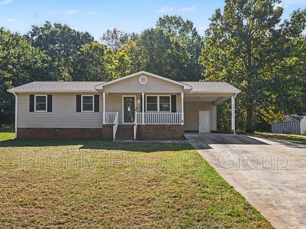 225 Pineland Ave