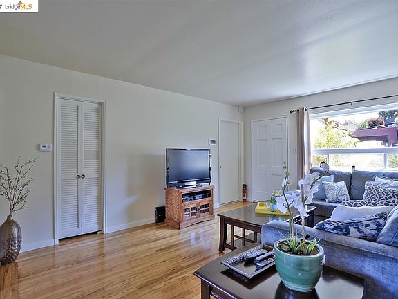4th image of 945 Yuba St