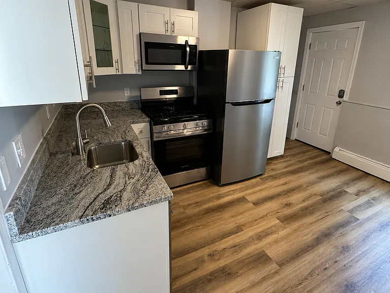 151-153 Franklin St #2R — Photo 2