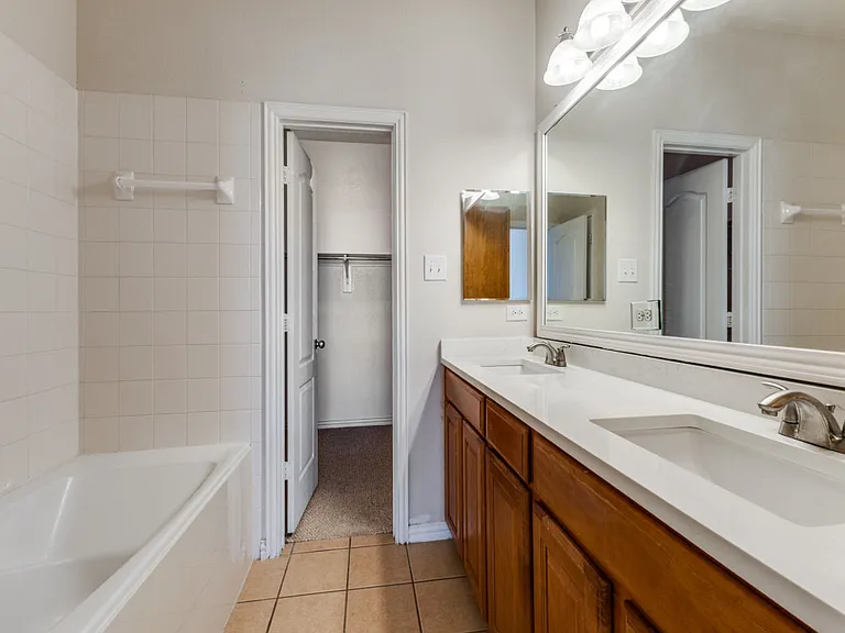 636 Gray Stone Ln — Photo 6