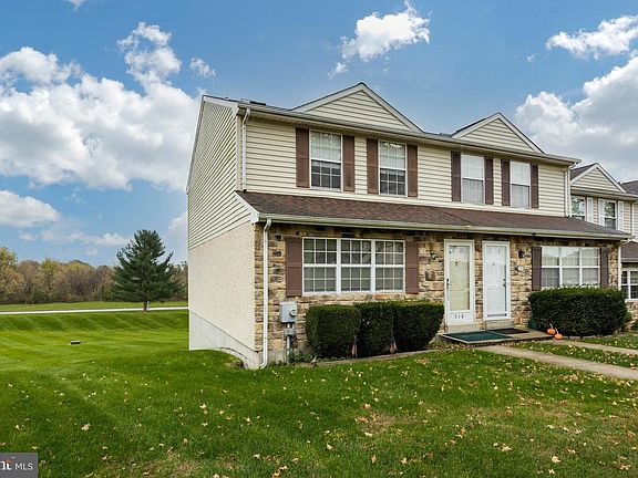 2nd image of 518 Lancaster Ct