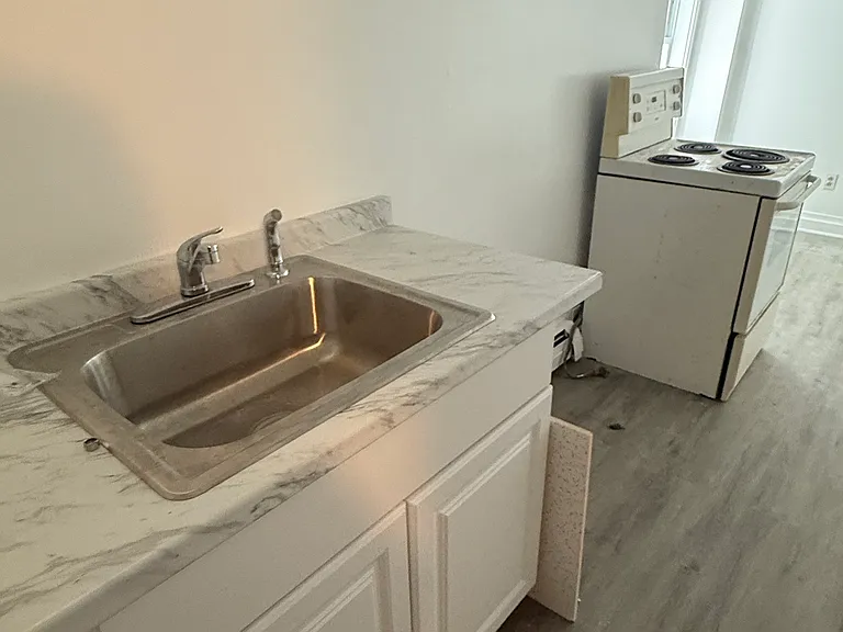 94 W 6th St #2 — Photo 3