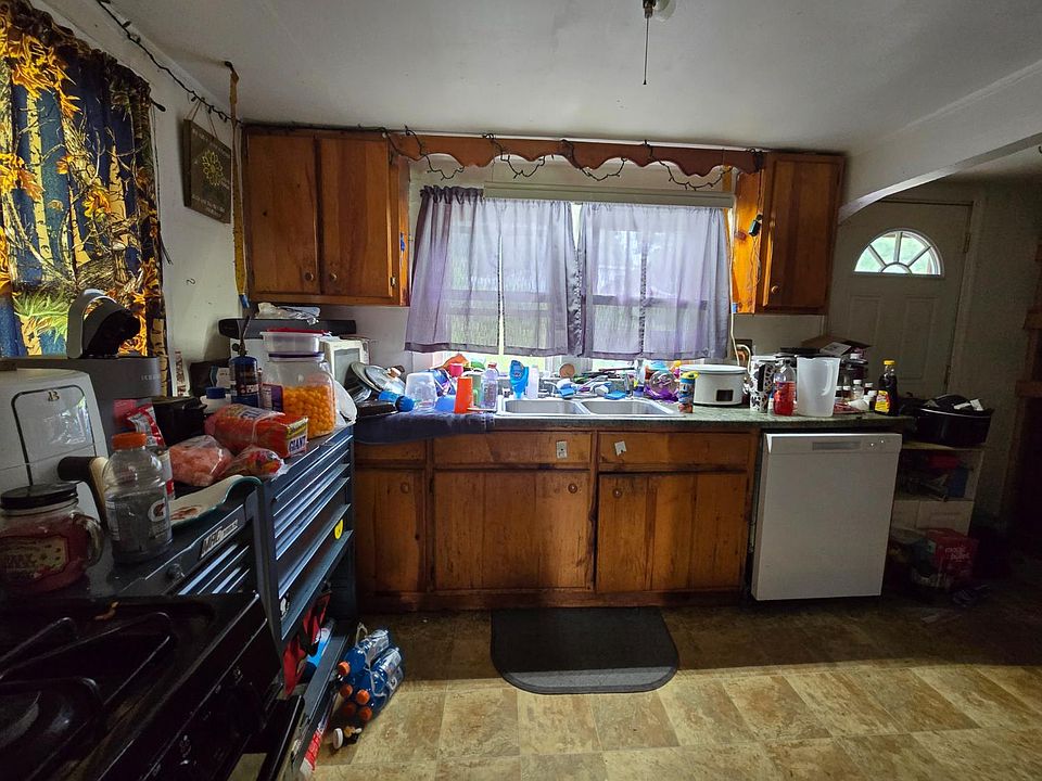 7th image of 202 Oakhurst St