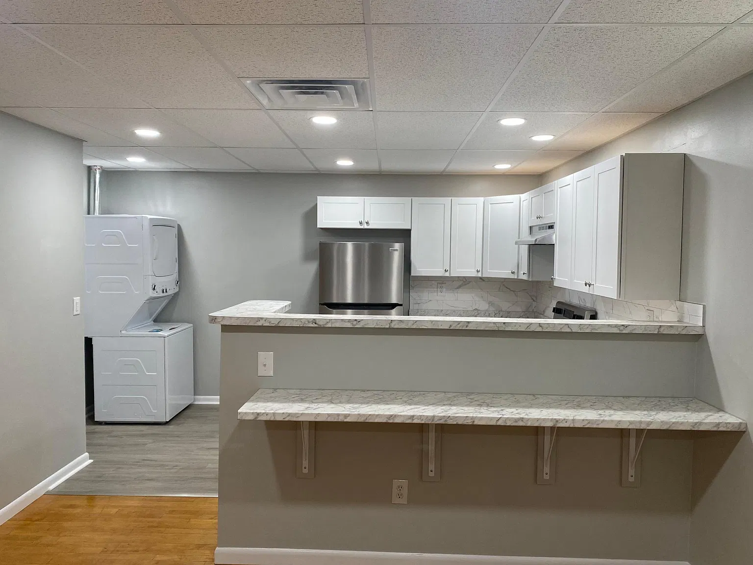 140 E Main St — Photo 4