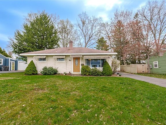 2nd image of 810 Amherst Dr