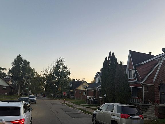 4th image of 15722 Wisconsin St