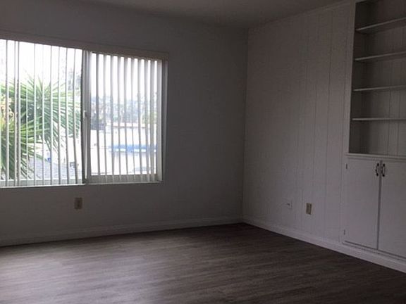 3rd image of 4811 Bermuda Ave APT 9