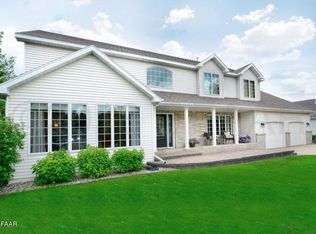2137 Daisy Cir, Grand Forks, ND 58201