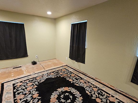 5th image of 23913 Nora St