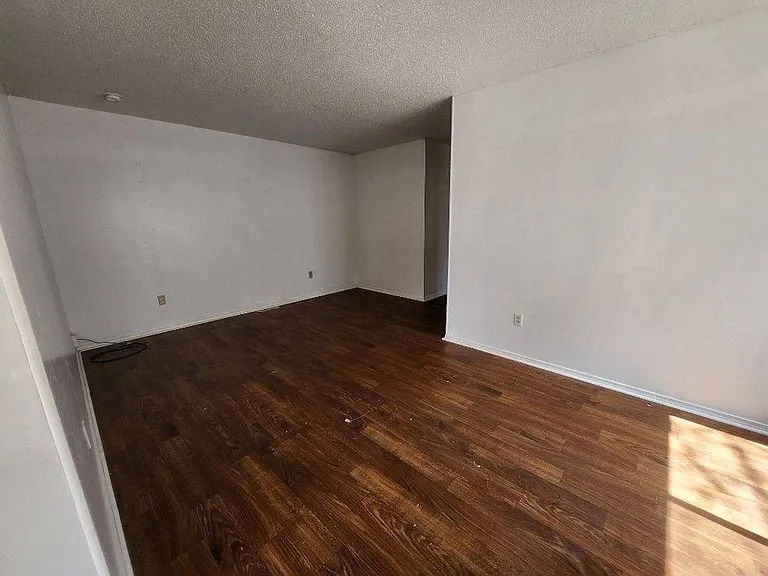 818 S Broadway Ave — Photo 5