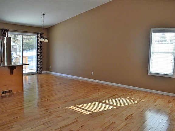 4th image of 2113 Holland Cir