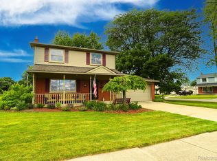 165 Central Ct, Garden City, MI 48135