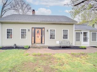 1 Mashapaug Rd, Holland, MA 01521