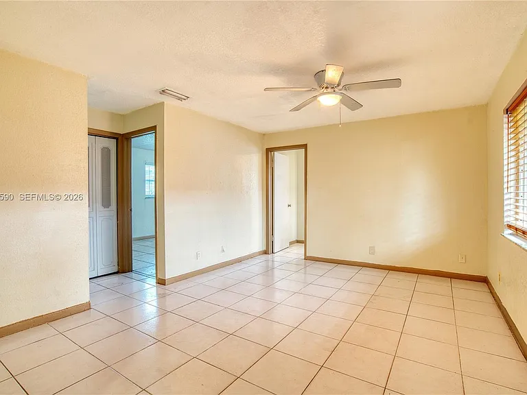 129 SE 4th Ave #1 — Photo 3