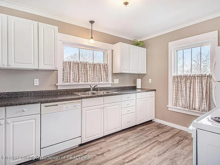 602 S Lansing St — Photo 7