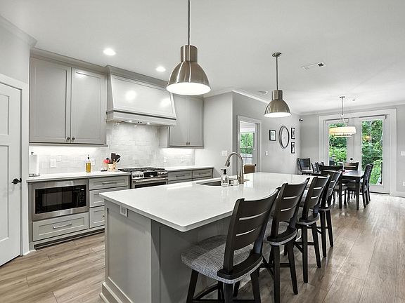 5th image of 147 Woodlands Park Dr