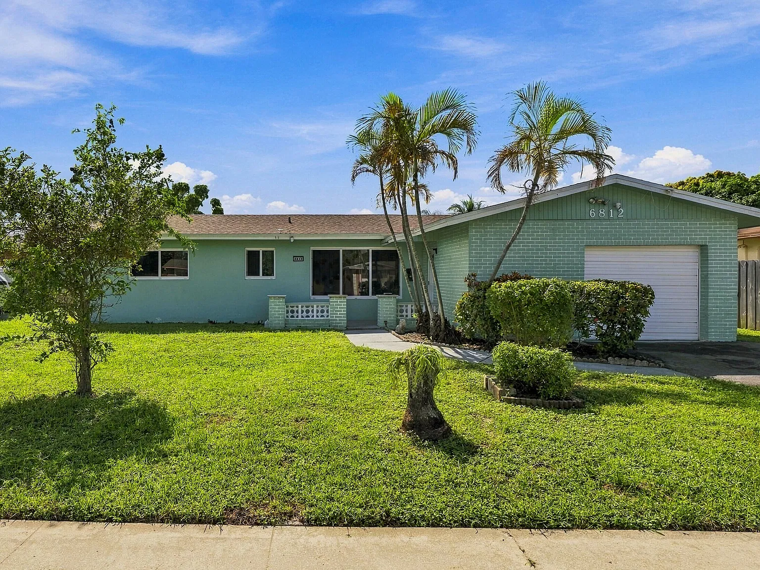 3 bed, 2.0 bath, 1653 sqft, $3,800 — Photo 2