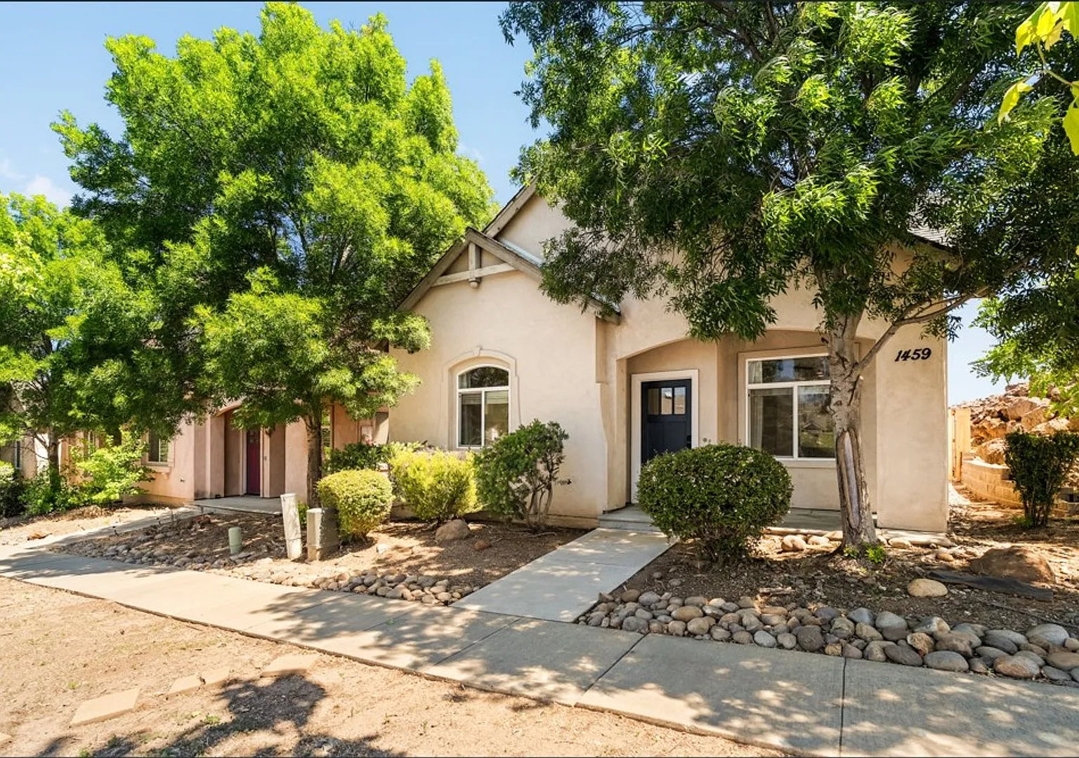 Available NOW - Beautiful Home in California Park — Photo 2