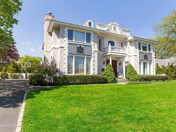 2nd image of 9 Arbor Ln