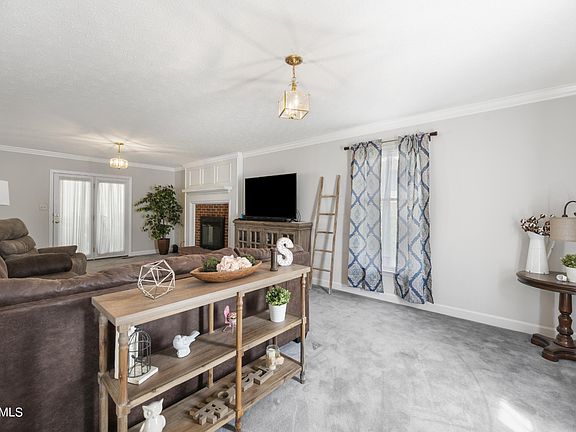 5th image of 4913 NE Laurelwood Rd