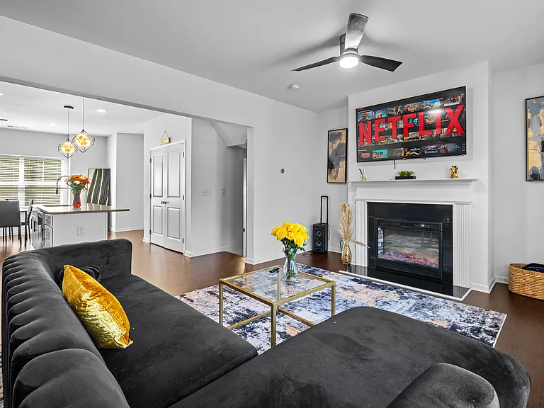 668 Providence Pl SW — Photo 3